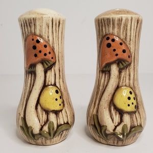 Arnel's Ceramic Mushroom Salt & Pepper Shakers